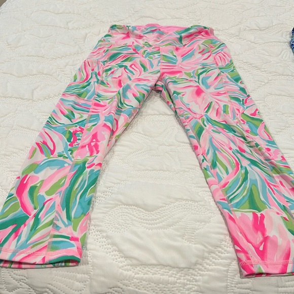 EUC Lilly Pulitzer cropped leggings in pink and green.  Medium - Picture 1 of 4